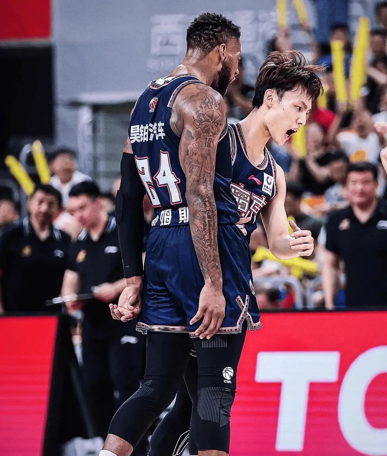 塞尔吉奥巴博萨突破连续得分，为球队赢得比赛