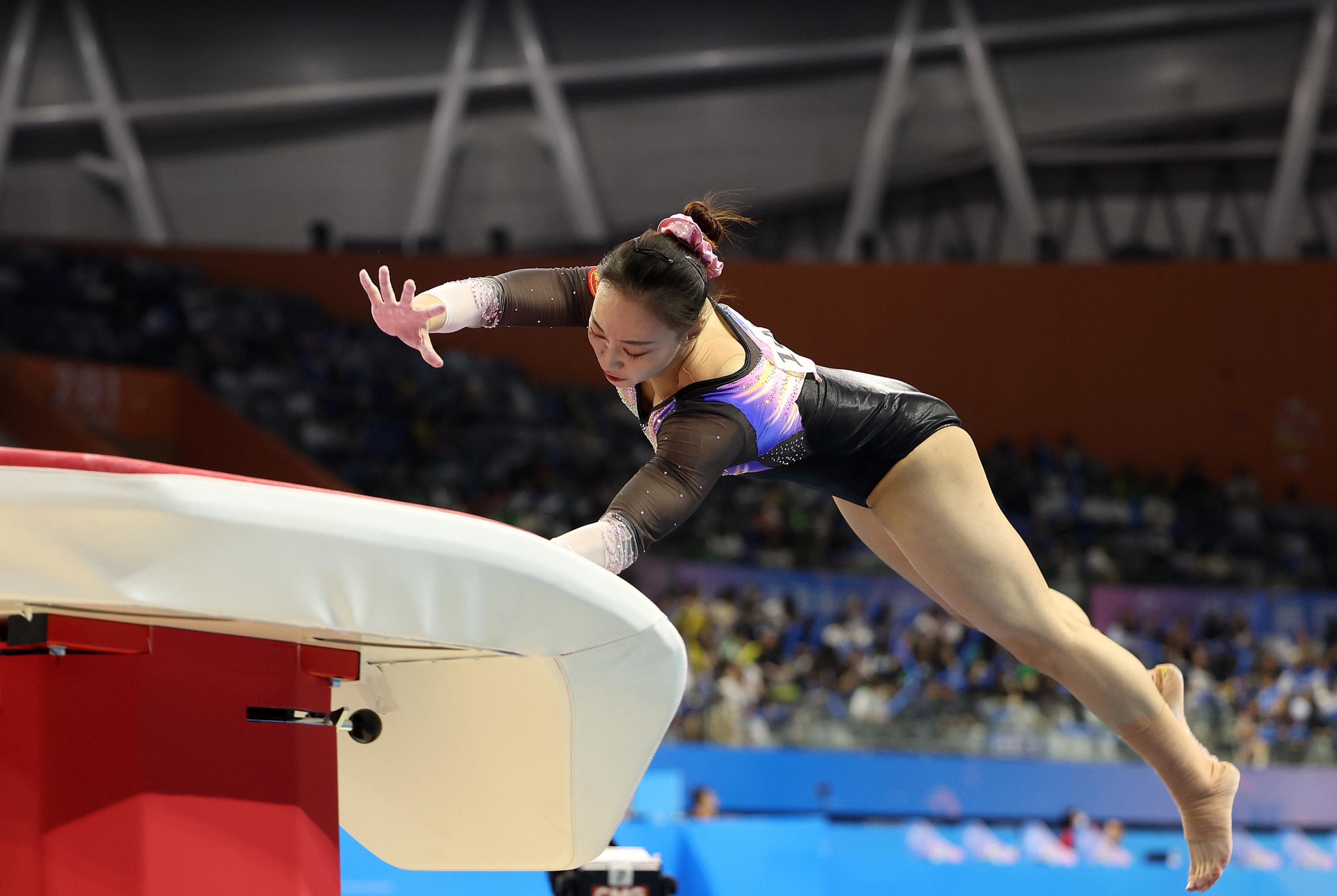 体操比赛火热进行，众多选手表现出色的简单介绍