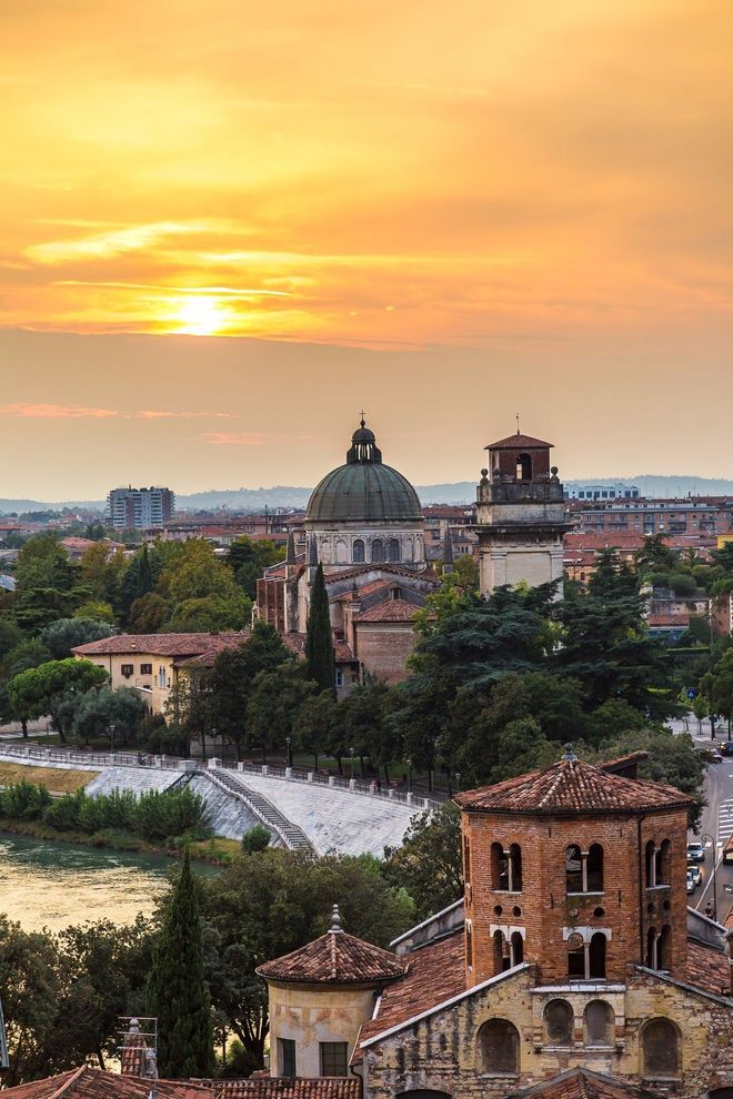 关于皇家马德里大胜里维耶拉，壮志凌云的信息