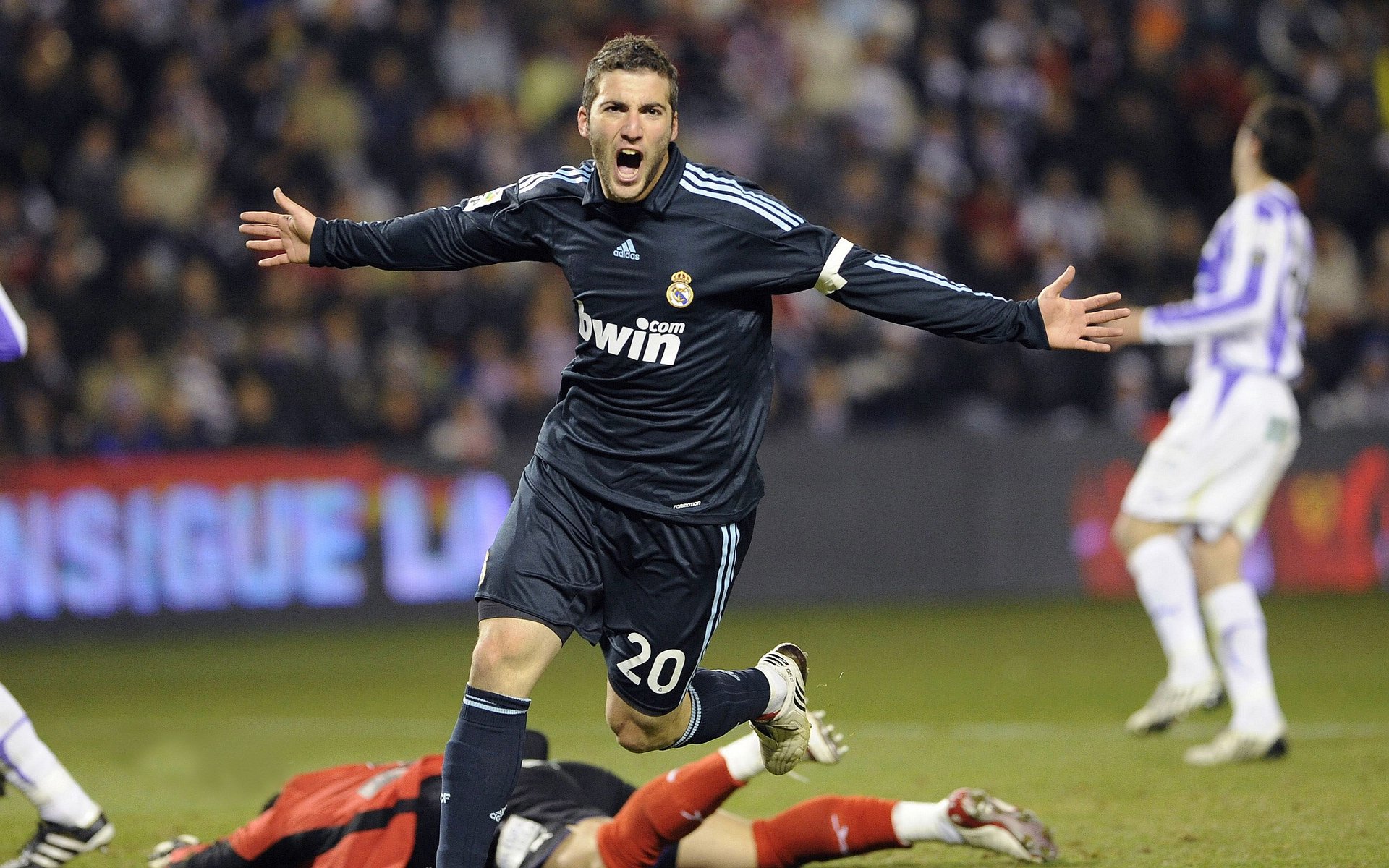 欧冠淘汰赛之夜，哈利伯顿赛后评分拉满，新一代中场大师的诞生