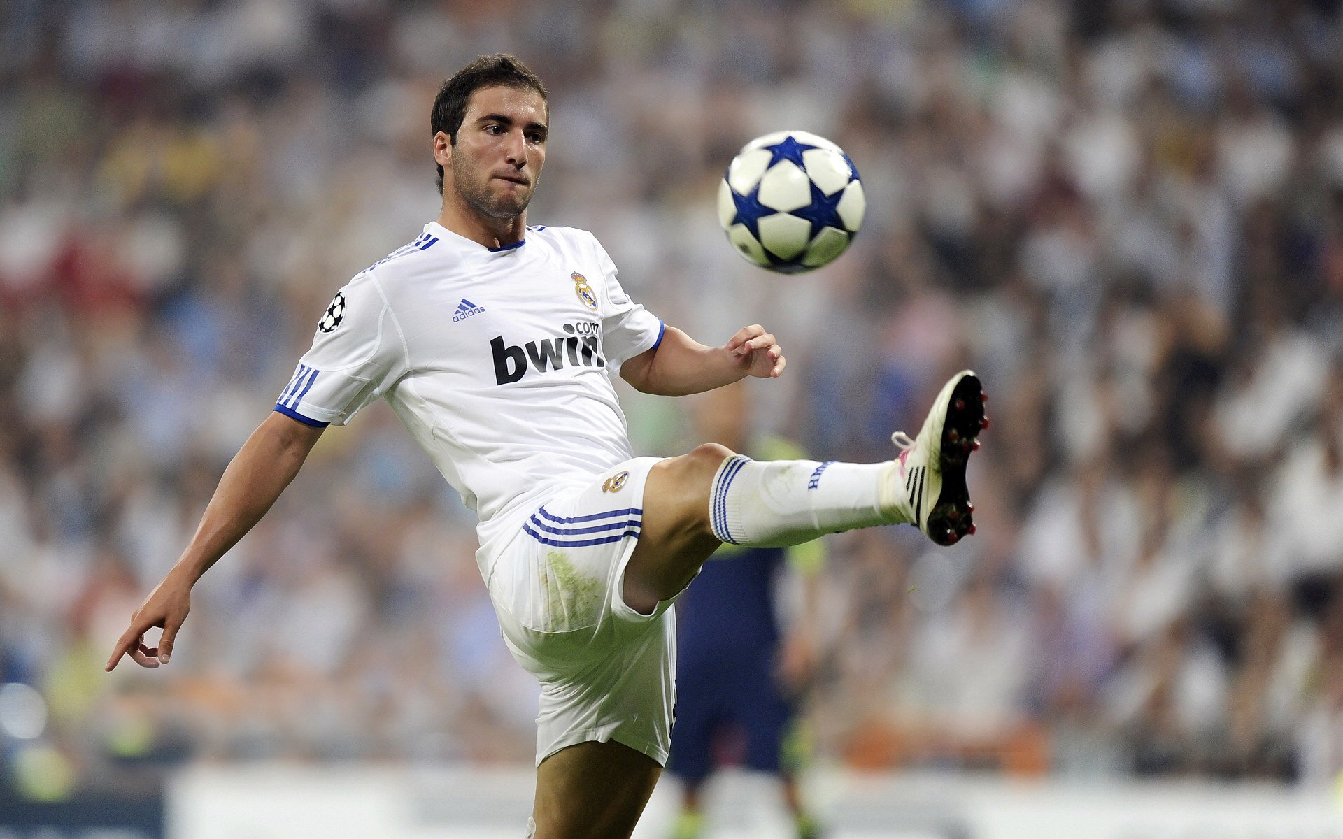 欧冠淘汰赛之夜，哈兰德末节接管比赛