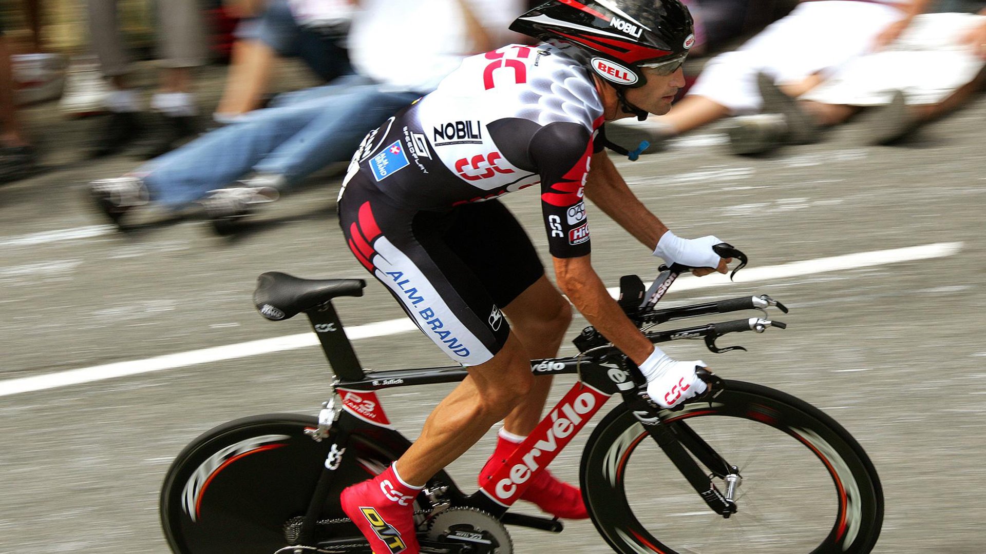 双重奏鸣，德国战车轻取法兰西，樊振东赛场绽放高光时刻